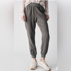 Faherty Arlie Day Pant in Surplus Green